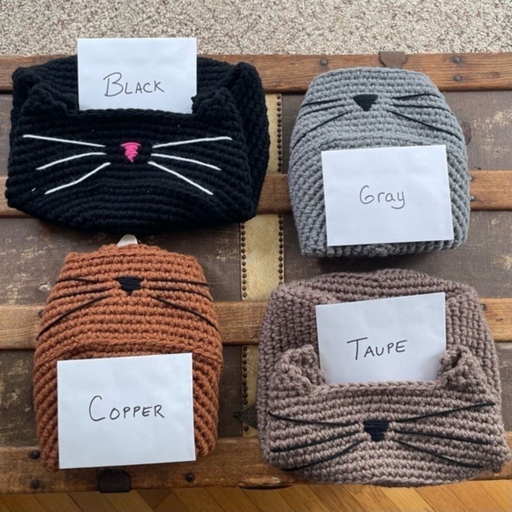 Handmade NWT Medium Cat Bed Taupe/Black Nose 13.5β x 4.25β Crochet Knit Furbaby - Picture 4 of 5